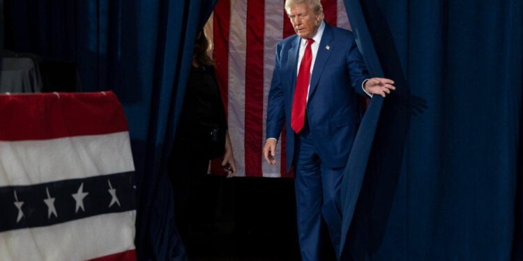 Trump es diagnosticado con insuficiencia venosa crónica