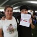 Gobierno capitalino continúa con la entrega de tarjetas para uniformes y útiles escolares