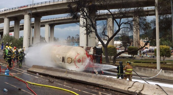 Ascienden a 29 los muertos por explosión de pipa en el Puente de la Concordia