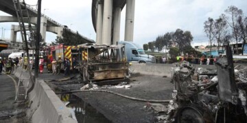 Crece el número de muertos tras explosión de pipa en el Puente de La Concordia