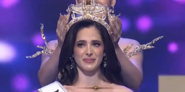 Fátima Bosch se corona como Miss México 2025