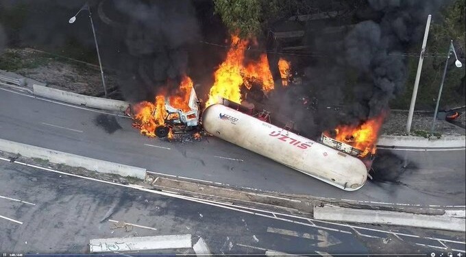 Tanque de pipa se rompió tras golpear objeto sólido; Fiscalía descarta bache