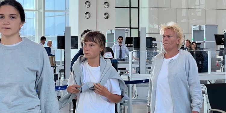 Israel deporta a Greta Thunberg Greta Thunberg y otros 170 activistas de la flotilla Global Sumud