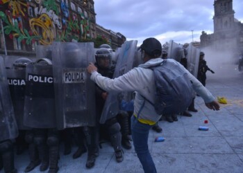 Violenta marcha del 2 de octubre deja 123 heridos; 94 son policías